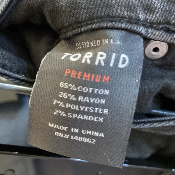 Torrid Premium women’s 10R black distressed jeans, good stretch - Picture 7 of 7